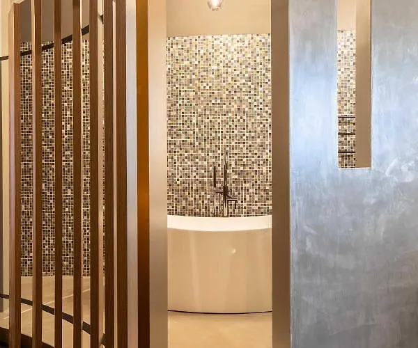 Heuvelsuites Hotel Oosterhout (North Brabant)